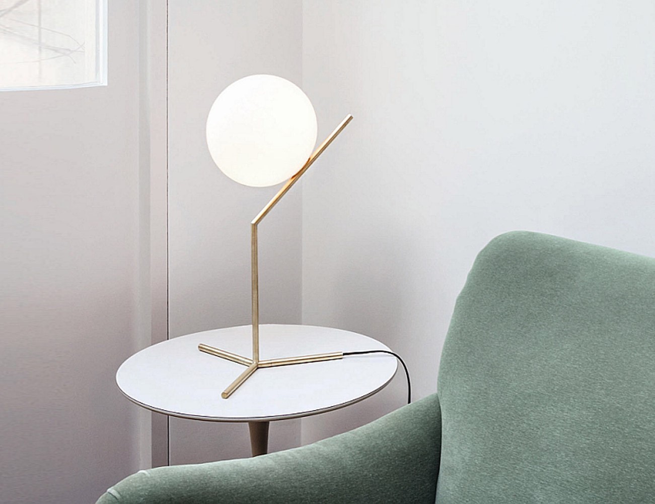 IC-T1-Tall-Table-Lamp-by-Flos-01.jpg