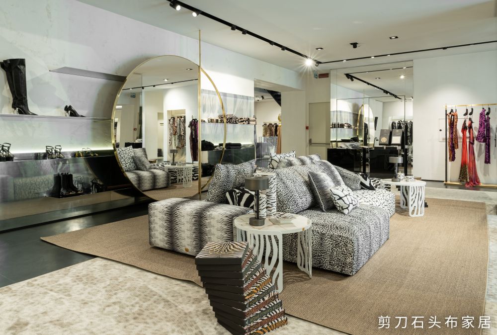 进口沙发品牌Roberto Cavalli Home，充满了创意和趣味